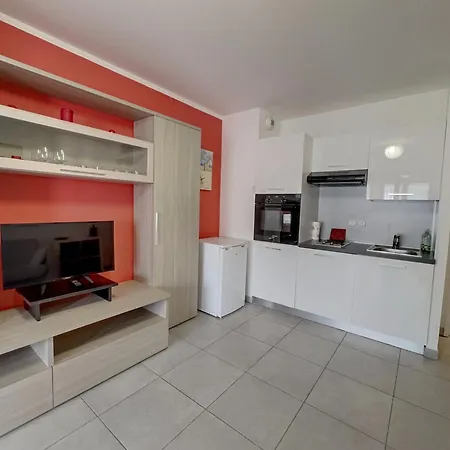 Апартаменты Centre Juan Les Pins Avec Loggia Standing Rives Bleues Антиб